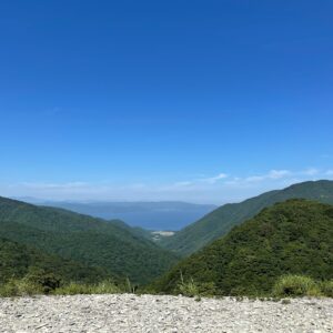 御霊櫃峠の丘に登る＜猪苗代方面の眺め＞