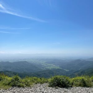 御霊櫃峠の丘に登る＜郡山市の眺め＞