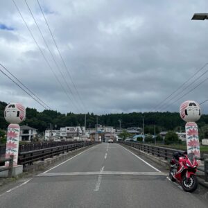 山形・蔵王のこけし橋にてwith CBR650R