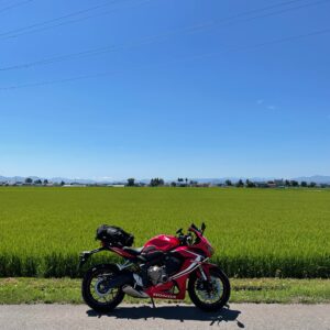 猪苗代湖近くの夏の東北らしい田園風景with CBR650R