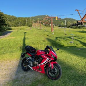 蔵王スカイケーブル上の台駅ゲレンデにてwith CBR650R