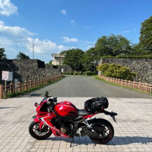 山形城址・南大手門にてwith CBR650R
