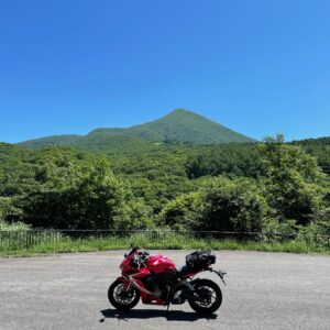 磐梯山ゴールドラインの滑滝展望台から磐梯山の眺めwith CBR650R