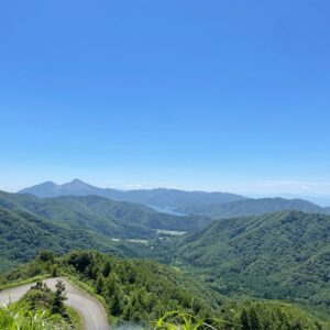 桧原湖から上ってきた西吾妻スカイバレーの風景
