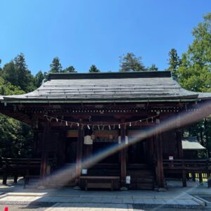 上杉神社本殿の風景②