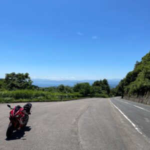 磐梯山ゴールドラインの滑滝展望台付近にてwith CBR650R