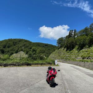 西吾妻スカイバレーのスカイライン的ロード風景with CBR650R