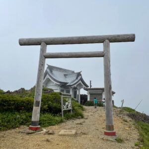 濃霧に包まれた蔵王お釜まで登山道③