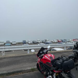 蔵王刈田山頂駐車場のどんより天候にてwith CBR650R