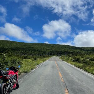 あの山を超えたらお釜!の蔵王エコーラインにてwith CBR650R