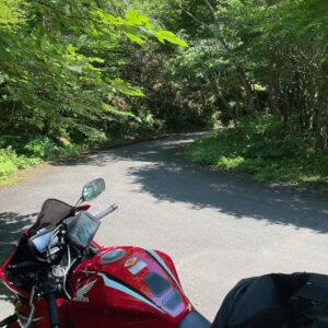 猪苗代湖の東に位置する御霊櫃峠へ向かう1.5車線の風景②