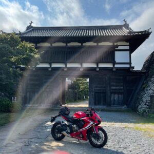 小諸城大手門とCBR650R