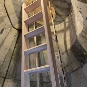 救世大観音内部の梯子