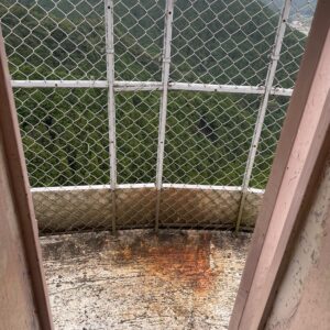 救世大観音のてっぺんの展望台にて