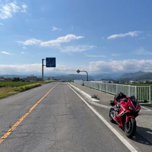r176より美ヶ原高原方面を望むwith CBR650R