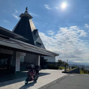 小諸ICにほど近い小諸高原美術館にてwith CBR650R