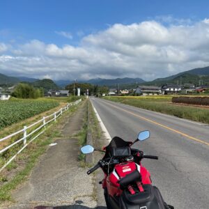 r176より山方面を望むwith CBR650R