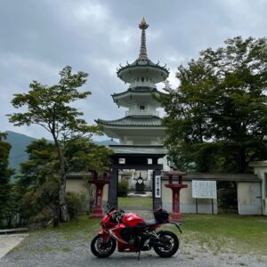 救世大観音に向かうロードで出会った玄奘三蔵塔とCBR650R