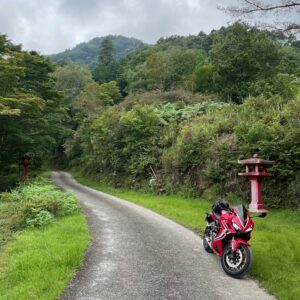 救世大観音近くのロードにてwith CBR650R
