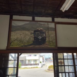 信濃川田駅跡の駅舎内にて②