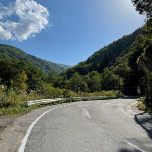 乗鞍岳線/r84の標高を上げていくロード風景にて
