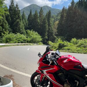 長野真田線/r35の長野市側の連続するヘアピン風景with CBR650R(前)