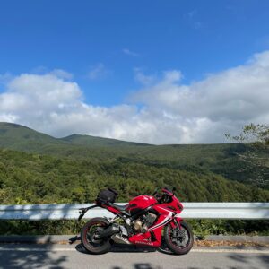 菅平高原を抜けるr182からの眺望with CBR650R