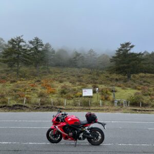東御嬬恋線/r94の地蔵峠近い霧に包まれたロード風景with CBR650R