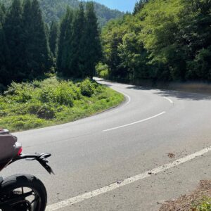 長野真田線/r35の長野市側の連続するヘアピン風景with CBR650R(後)