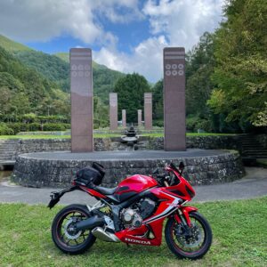 真田古城緑地広場の真田家モニュメントwith CBR650R②