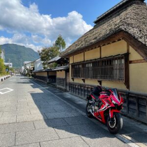 長野市松代町の古き良き街並みwith CBR650R「松代藩文武学校」