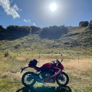 乗鞍岳三本滝レストハウス反対側のグリーウォールにてwith CBR650R