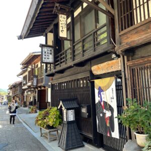 奈良井宿の今でもある宿の風景