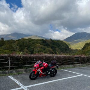八ヶ岳高原ライン・東沢大橋展望台駐車所にてwith CBR650R