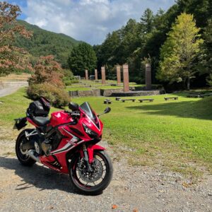 真田古城緑地広場の真田家モニュメントwith CBR650R