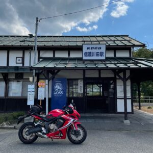 信濃川田駅跡にてwith CBR650R