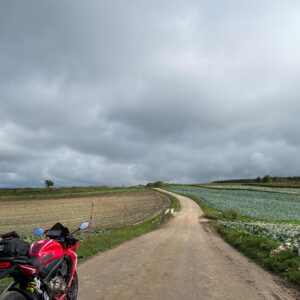 群馬県嬬恋のキャベツ畑にてwith CBR650R②