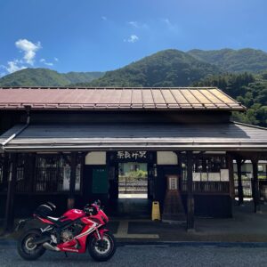 旧中山道・奈良井宿「奈良井駅」にてwith CBR650R
