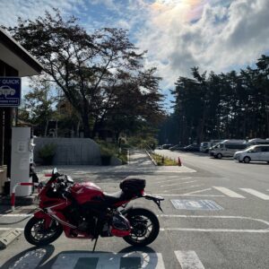 道の駅こぶちざわの駐輪場にてwith CBR650R