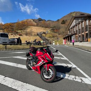 霧降高原道路にあるキスゲ平園地駐車場にてwith CBR650R