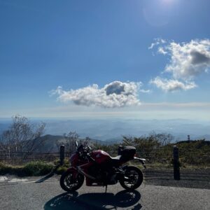 快晴の霧降高原道路の六方沢展望台にてwith CBR650R②