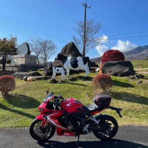 牛たちが出迎えてくれた大笹牧場with CBR650R