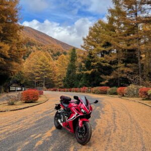 R120沿いの鮮やかな秋色風景with CBR650R