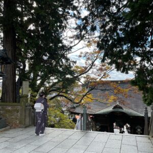 成田山新勝寺境内で見かけた着物姿の参拝者
