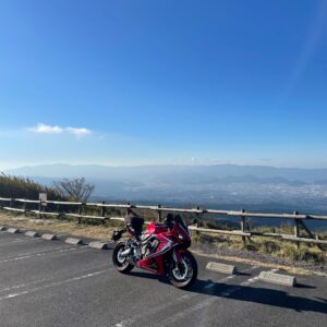 芦ノ湖スカイラインレストハウスフジビューにて伊豆半島を望むwith CBR650R