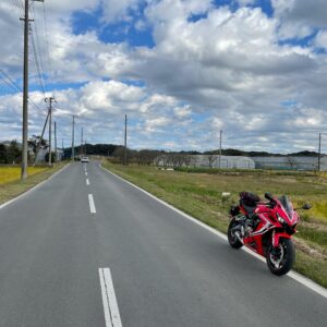 成田から牛久へ走った農道のようなロードにてwith CBR650R