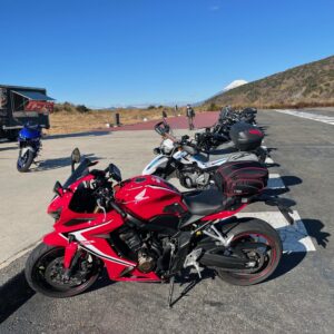 バイカーズパラダイス南箱根の駐輪場にてwith CBR650R