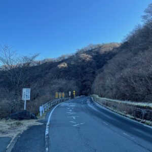 12月上旬の凍結気味な芦ノ湖スカイラインの風景