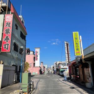 沼津魚市場の通りにて
