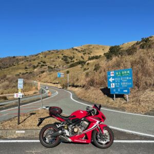 箱根スカイライン入口付近にてwith CBR650R
